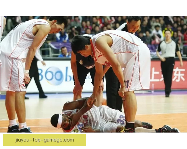 灰熊球员克拉克遭刑事调查拘留赛季伤情成关注焦点